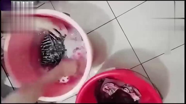 【叔侄乱伦】叔叔软磨硬泡引导未经人事的侄女,白虎馒头逼超嫩 预览截图 4