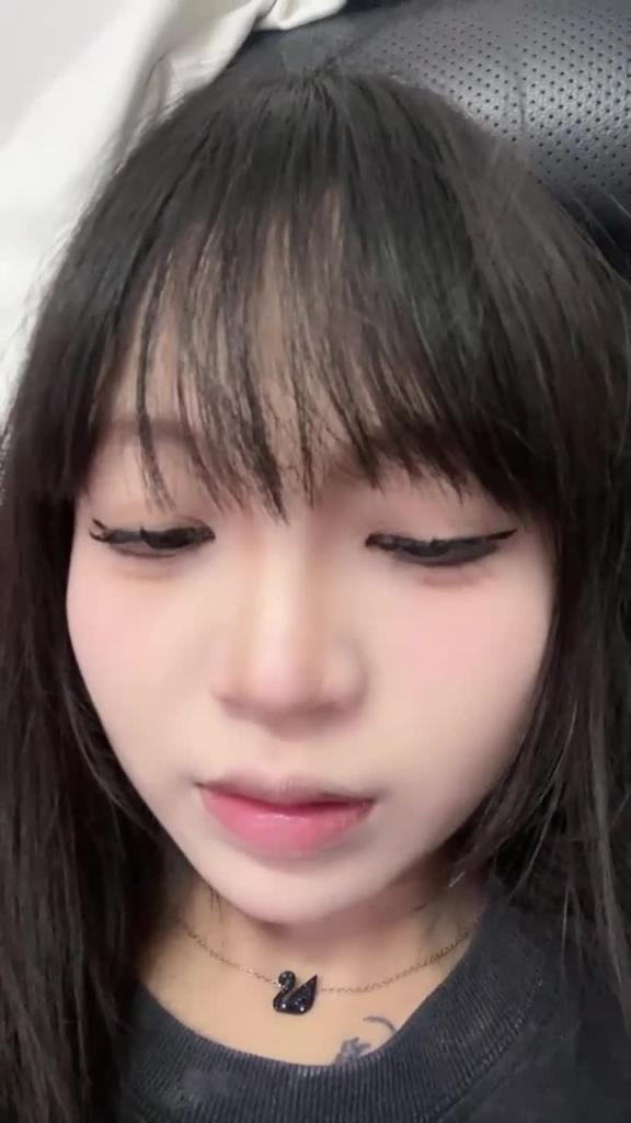 呆萌清纯嫩妹妹!撩起内衣抠穴,肥唇超嫩小穴特写,浴室洗澡湿身诱惑 预览截图 4