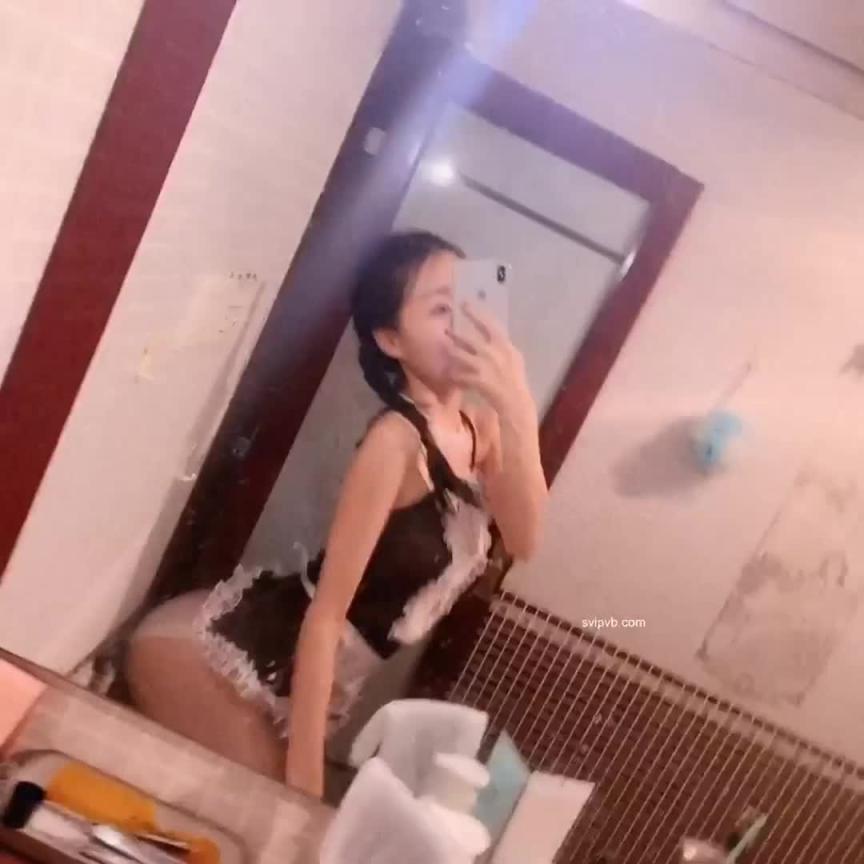 弭多莉 性感黑丝大长腿女仆装 二 预览截图 2