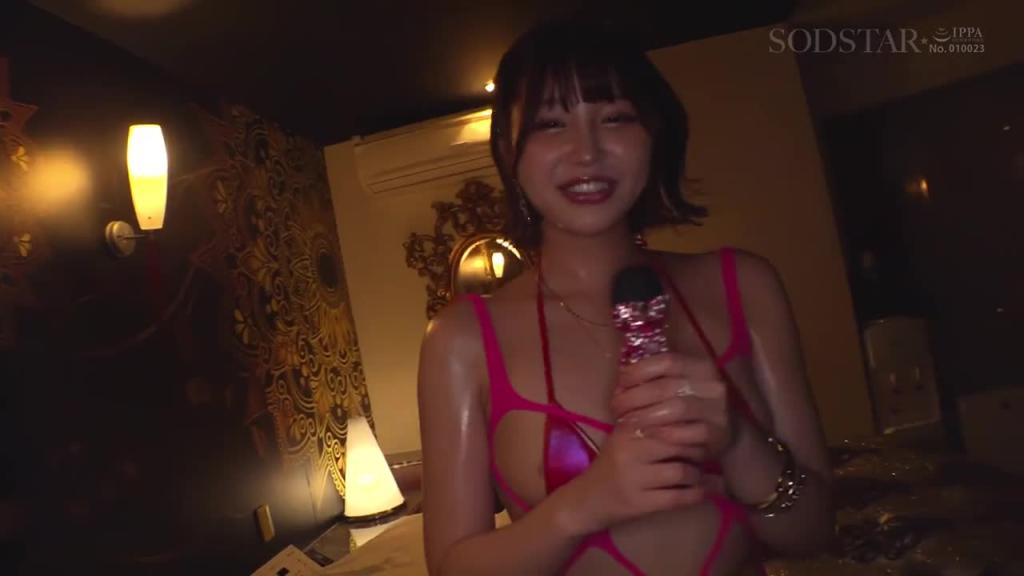 从天使般的甜美脸蛋，完全无法想像的大屁股！一边笑咪咪地看着M男的反应，一边用摇晃的屁股肉，用打桩骑乘位榨干精子的恶辣痴女！ 唯井真寻 START-352 预览截图 6