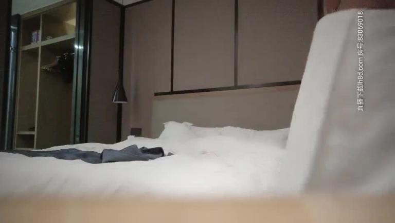 腼腆眼镜小哥1200元单挑气质少妇，搞坏了3个套套也没射 预览截图 12
