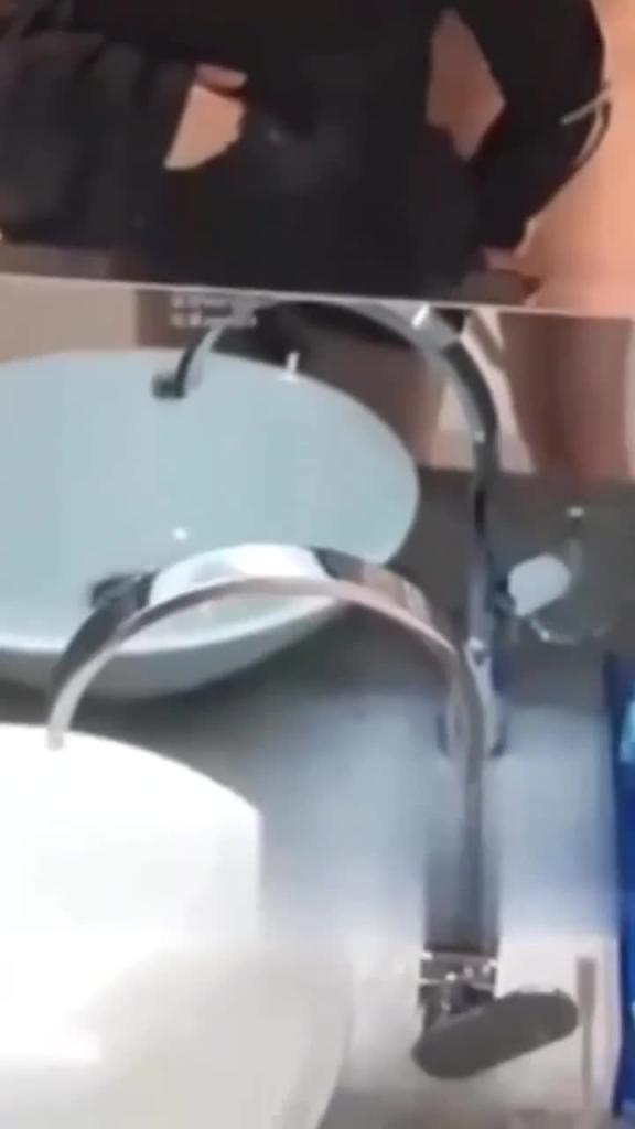 母子乱伦性感骚妈爱上年轻的儿子主动帮儿子口交后让他内射 预览截图 7