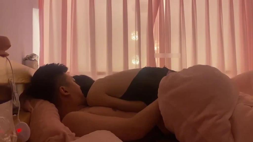【你给他舔鸡巴了?舔了】听着女友讲述出轨经历问:你闺蜜没一起做吗?她就在旁边看着,她不好看人家没看上 预览截图 4
