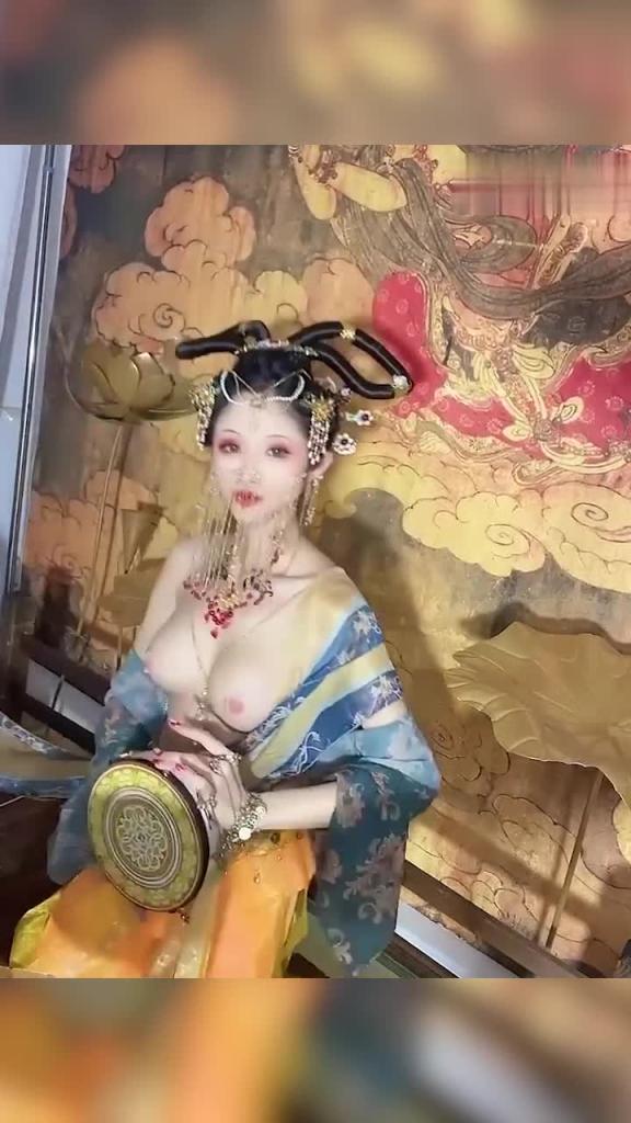 古代妃子穿越2023,画中仙古色鲜香酥乳玉体怪不得皇帝每天都要翻牌 预览截图 1