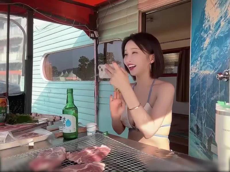 韩国前女团成员海边性爱 下海拍视频!! 预览截图 5