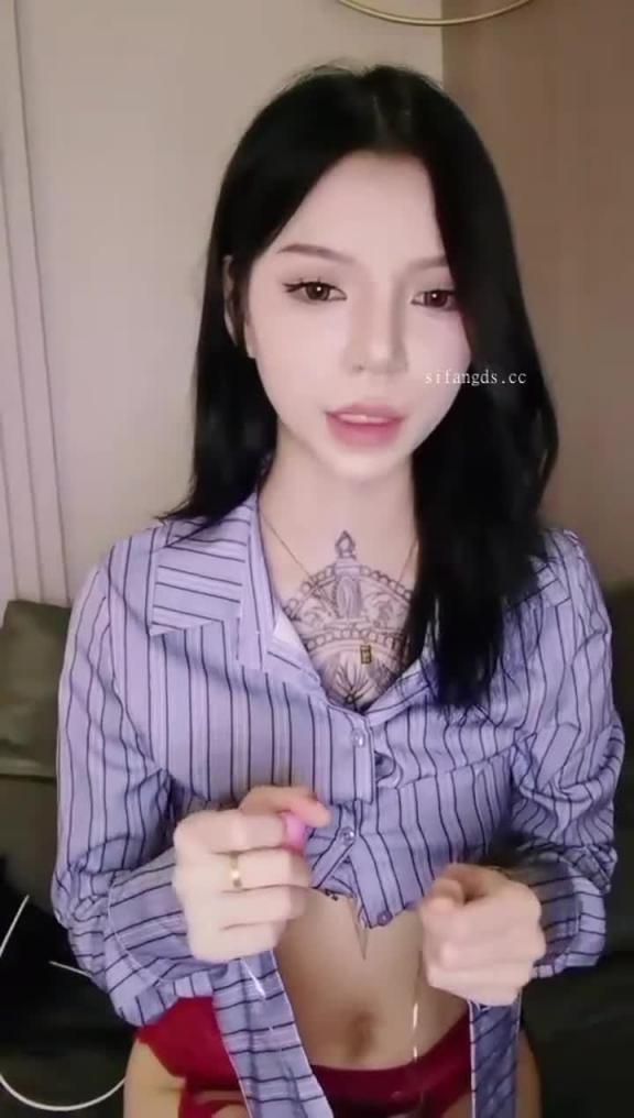 【顶级反差纹身御姐s】完美身材红丝诱惑，跳蛋自慰说都满足不了自己高潮，还说自己是个s，喜欢虐待别人 预览截图 4