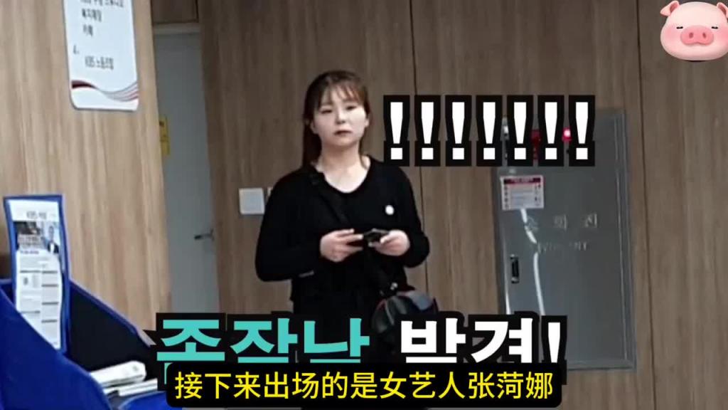 电梯门口出现一位帅小伙 这时路过的妹子会不会偷看呢? 预览截图 5