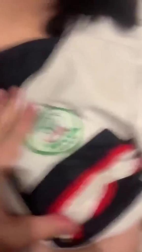穿着校服去酒店3p,校服都来不及脱。老师眼中的好学生,像个母狗一样被别人按着操! 预览截图 8