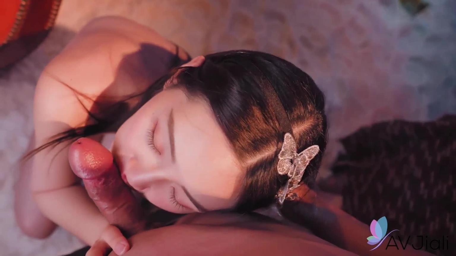 性感中国大奶妹李儿与男友激情做爱时发出呻吟声 预览截图 3