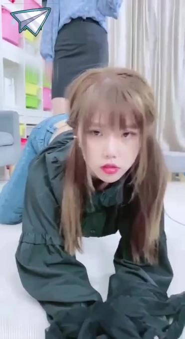 女主人与她的小母狗，舔脚舔鞋像个淫荡的发情狗 预览截图 6