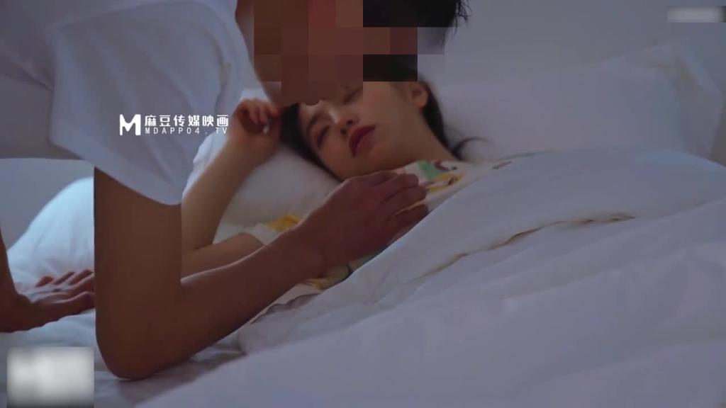 麻豆导演系列 夏雨荷 姐姐的身体 被血气方刚的弟弟侵犯 预览截图 3