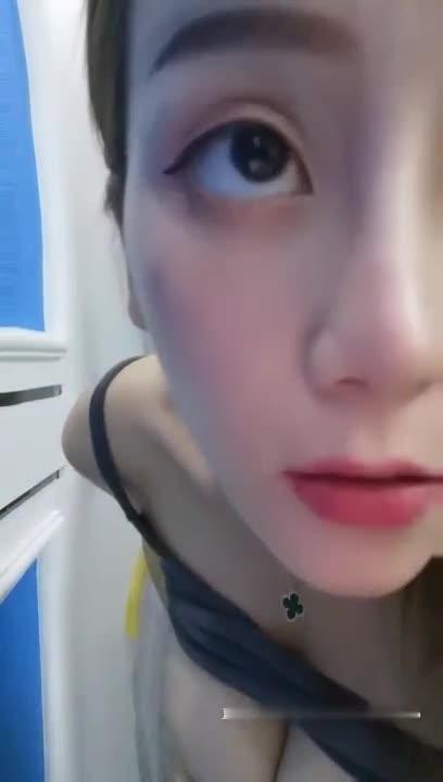 【女神】把一位有几分像某位女星的美女干尿床 预览截图 1