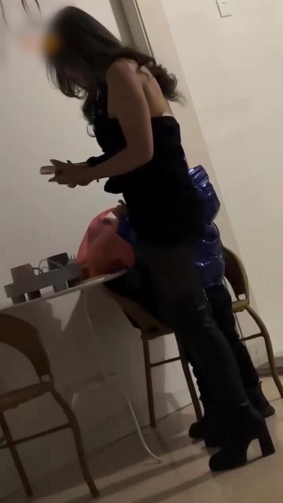 门事件 山东青岛 又一极品妈妈带着儿子出来卖 预览截图 1