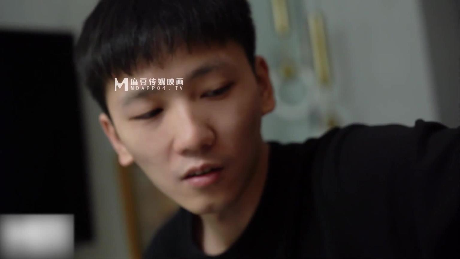 强上我的可爱黑丝姐姐，绝对的巅峰之作，精致的妆容，稀疏的阴毛，娇小的身材，无不让人观感极佳 预览截图 3