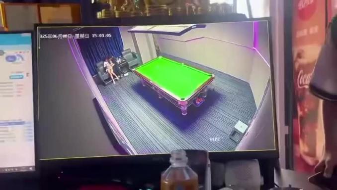 门事件 想得吃精神小妹？去找台球助教，依旧扣逼 预览截图 2