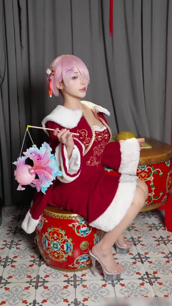 【最美cos拉姆,也是最还原的】拍完写真该干什么?当然是跟摄影师做爱,口交无套后入 预览截图 1