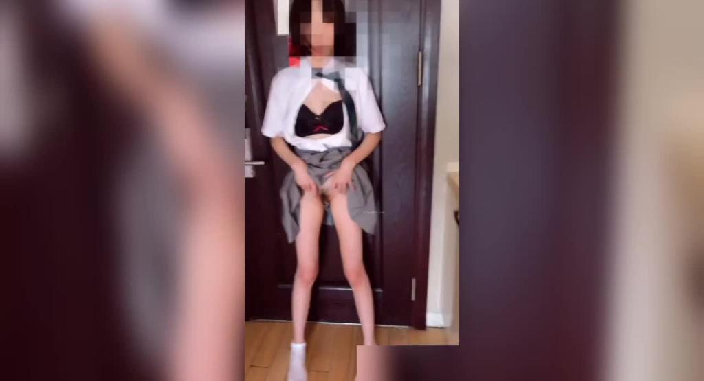 可爱JK萝莉妹妹被禽兽哥哥暴力抽插 预览截图 10