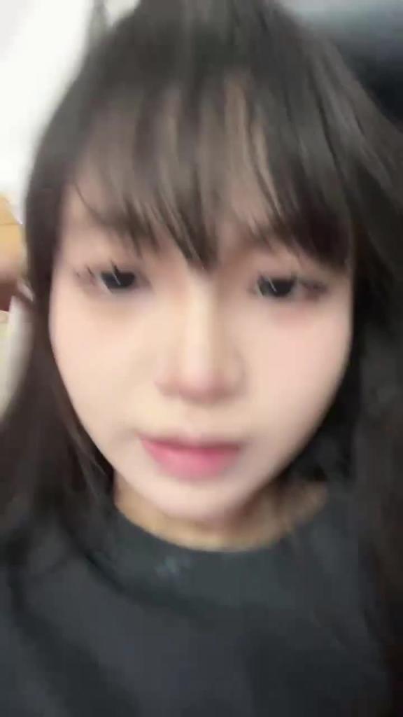呆萌清纯嫩妹妹!撩起内衣抠穴,肥唇超嫩小穴特写,浴室洗澡湿身诱惑 预览截图 9