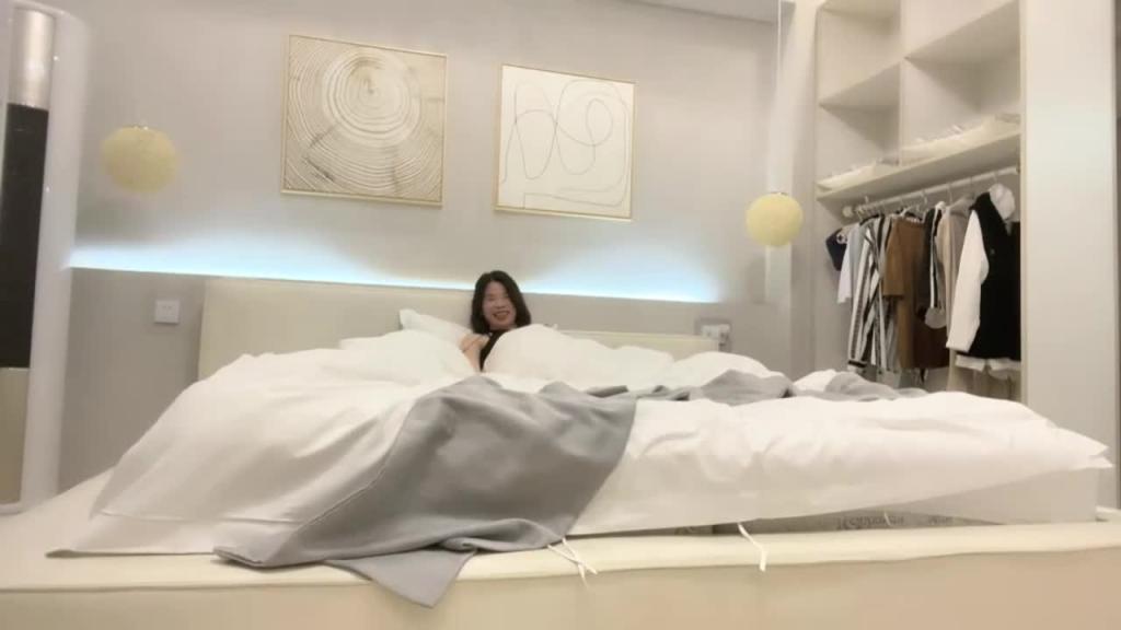 【瘦子探花】新约的良家少妇,吃饱喝足开操,大长吊操的受不了,休息一会再干一炮 预览截图 4