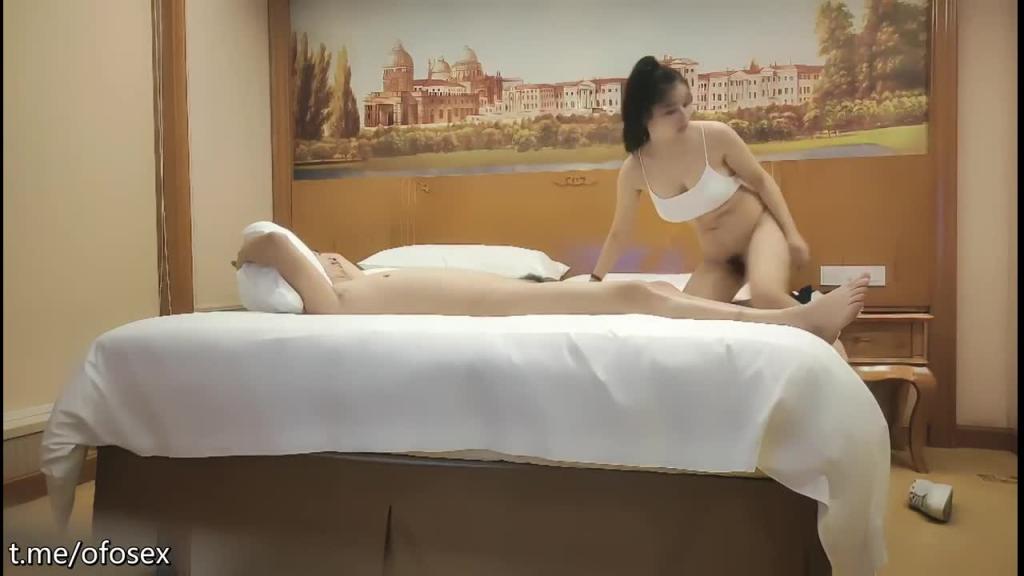 【小马寻花】五官非常精致甜妹小姐姐,半脱下裤子舌吻调情,特写手指摩擦扣穴,抬腿侧入勐操喊好硬1080高清_学生妹_酒店真实偷拍 预览截图 4