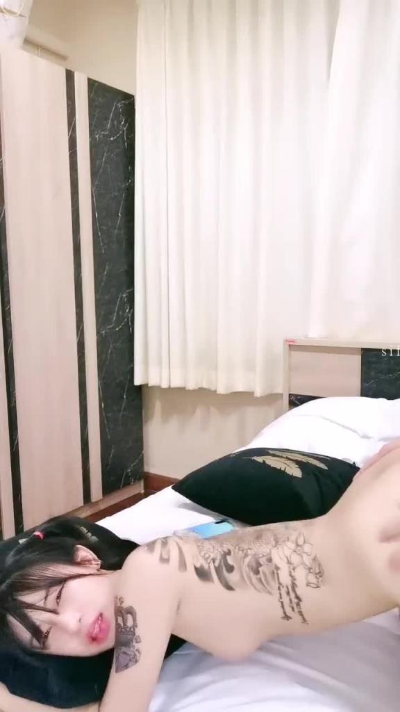 满背纹身双马尾清纯萌妹，幸福老哥操到这样极品，吸吮舔屌口活很棒，主动骑乘扭动细腰 预览截图 2