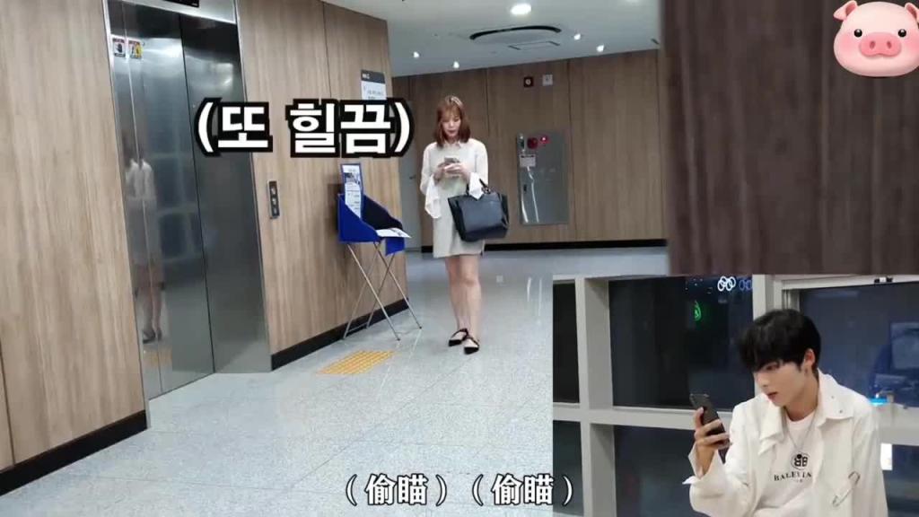 电梯门口出现一位帅小伙 这时路过的妹子会不会偷看呢? 预览截图 2