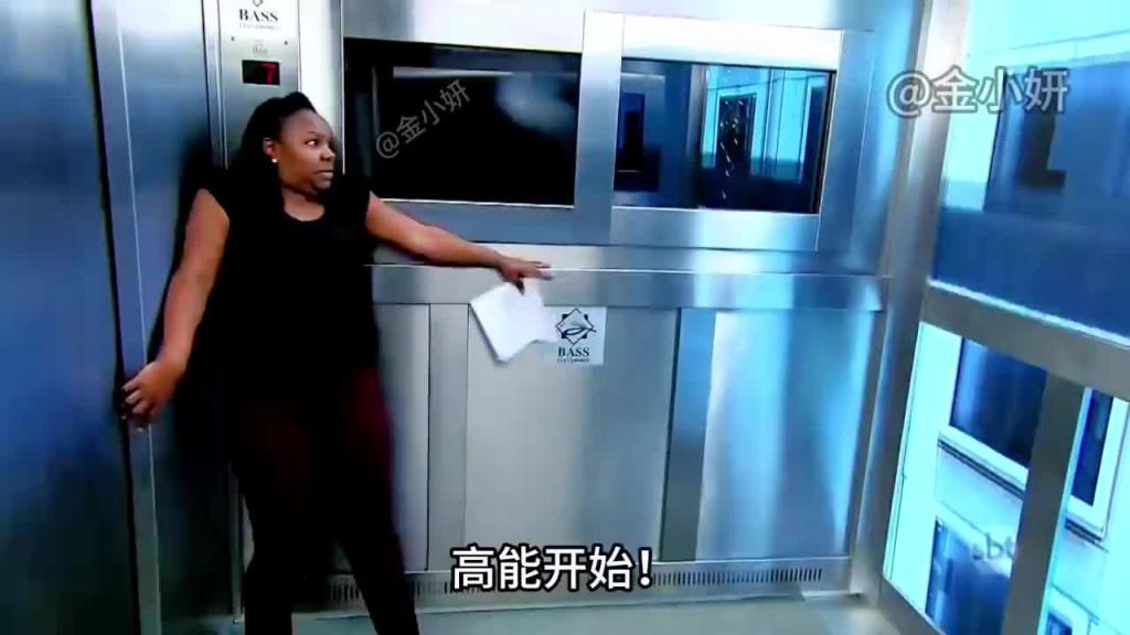 搞笑国外电梯整蛊，高端会飞的电梯你见过吗，非常刺激 预览截图 5
