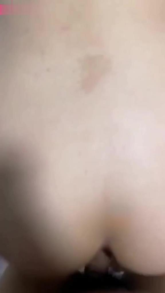 真实乱伦大瓜小叔子偷拍威胁强上巨乳嫂子! 预览截图 3