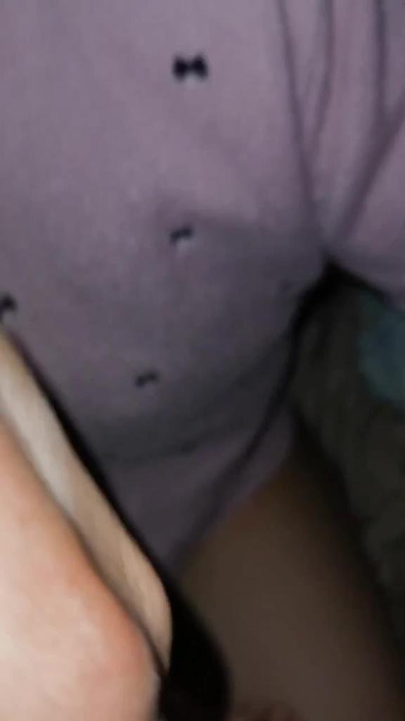 [表兄妹乱伦】诱导妹妹口交再用大鸡吧插入妹妹嫩逼内射 预览截图 5