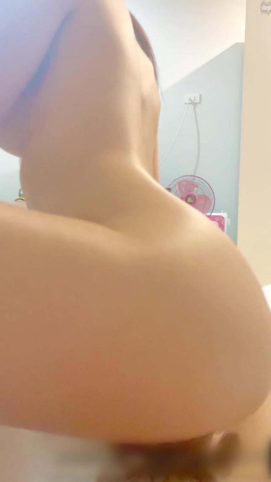 Amam 巨乳骚货 在上面摇完还帮我用口腔清洁 预览截图 7