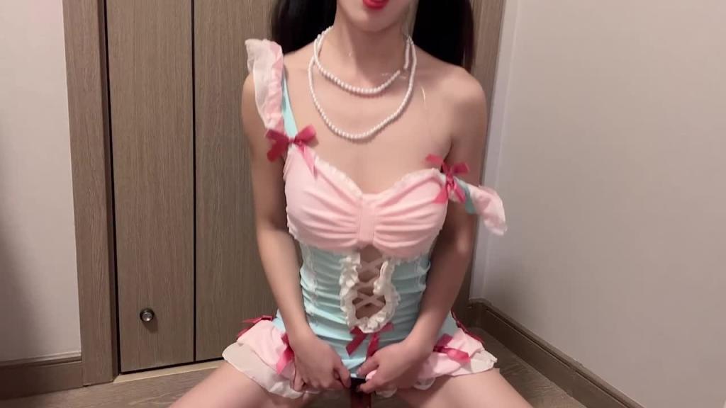 小二先生 文静乖巧眼镜妹!双马尾一脸呆萌! 没穿内裤自慰 预览截图 8