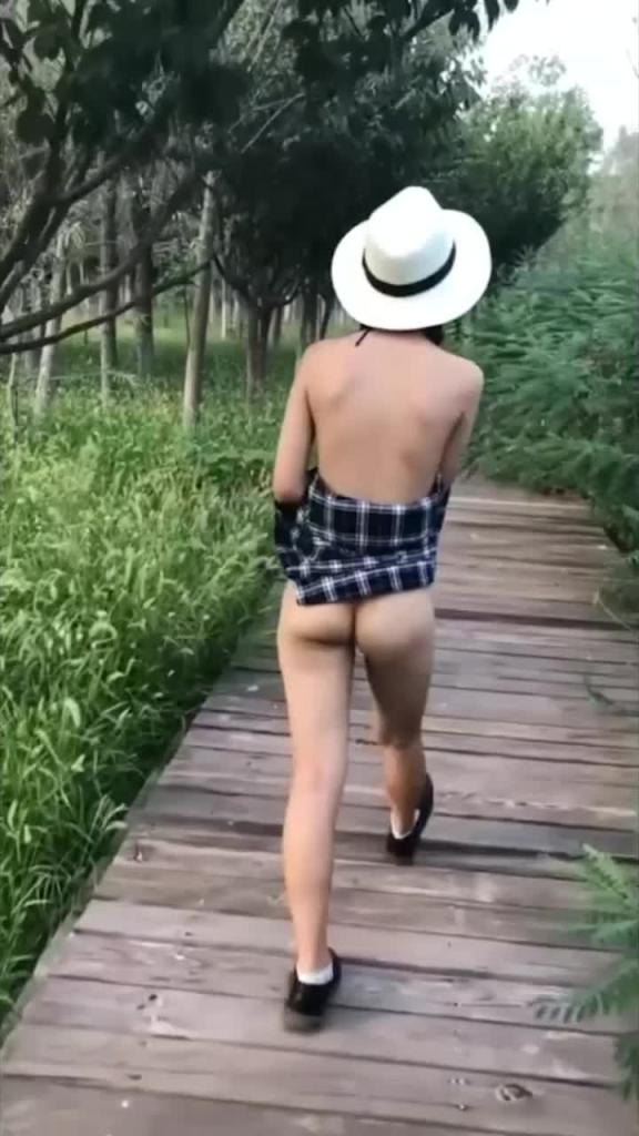 纯朴土味妹带大家游湖边，当然全裸在大自然是更好的 预览截图 9