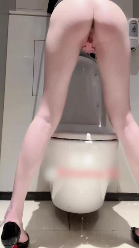小美miyoki」跑去男厕自慰潮吹也是不错体验 预览截图 11