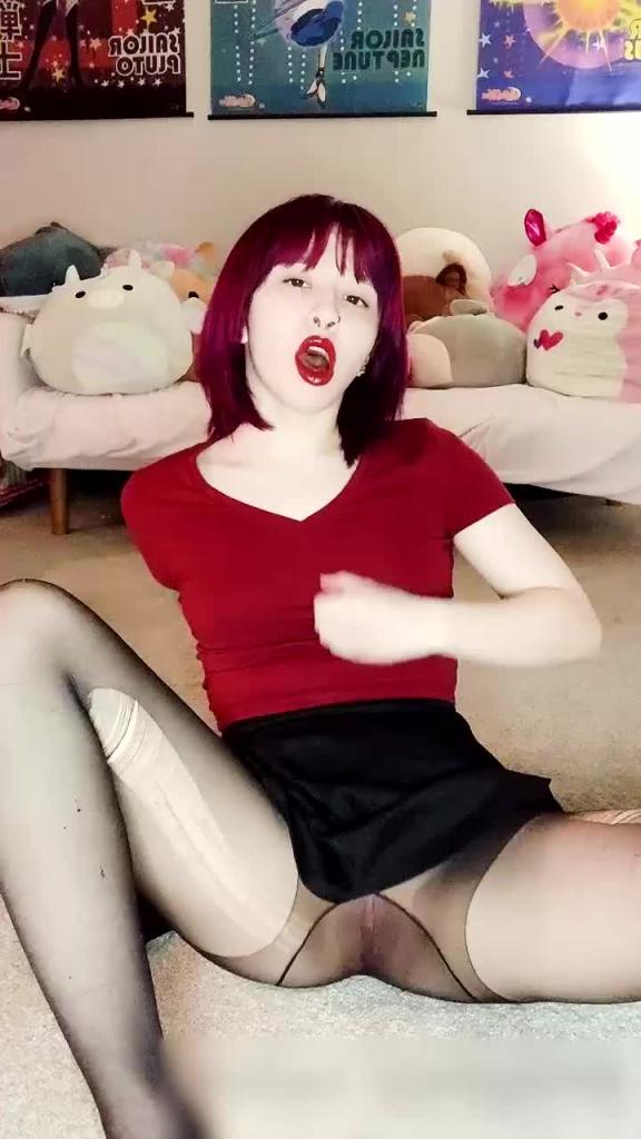 诱惑红衣短裙下的秘密调教#puppiloli 预览截图 11