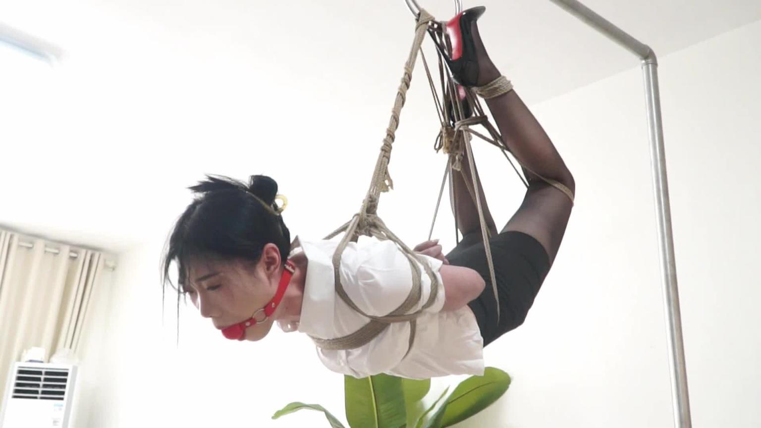 【逍遥】丰满曼妮五花驷马紧缚股绳吊 强制抬头口球流口水 预览截图 4