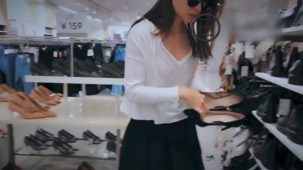 理万姬母狗的商场露出挑战 预览截图 10