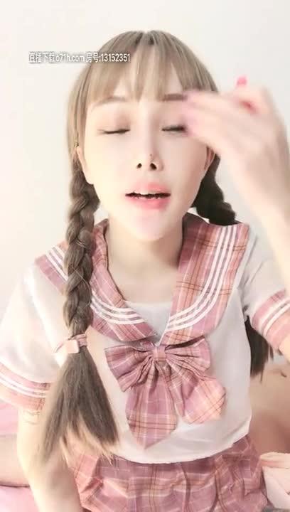 甜美娃娃脸妹子穿学生服卖萌,和炮友激情啪啪 预览截图 12