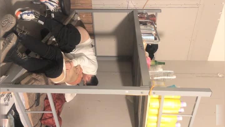 车间小组长勾搭流水线小妹在宿舍 上 预览截图 6