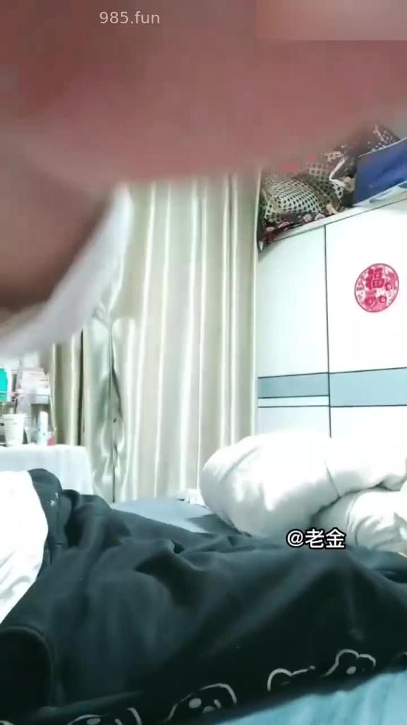 兄妹乱伦趁父母不在家哥哥乱伦童颜巨乳娃娃脸妹妹 预览截图 1
