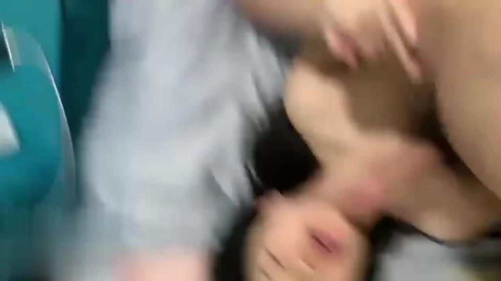 【热门泄密】爸爸我要吃大鸡巴黑丝母狗小嫩妹,被大哥破处疼的喊爸爸 预览截图 1