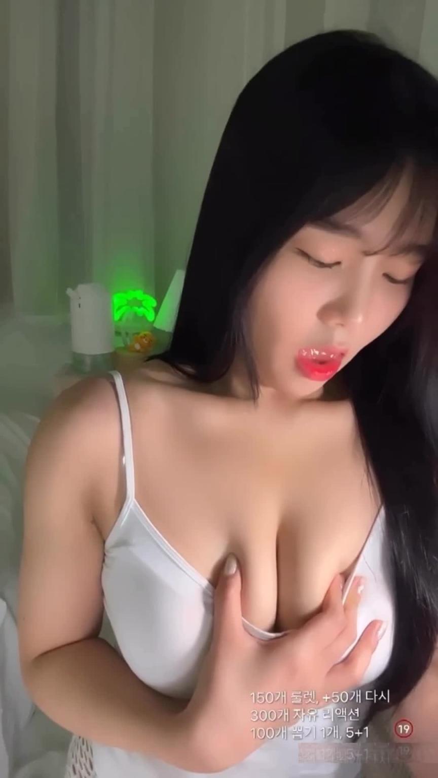 【网爆爆密】女神裙子亲吻液,表情淫荡翻白眼 预览截图 6