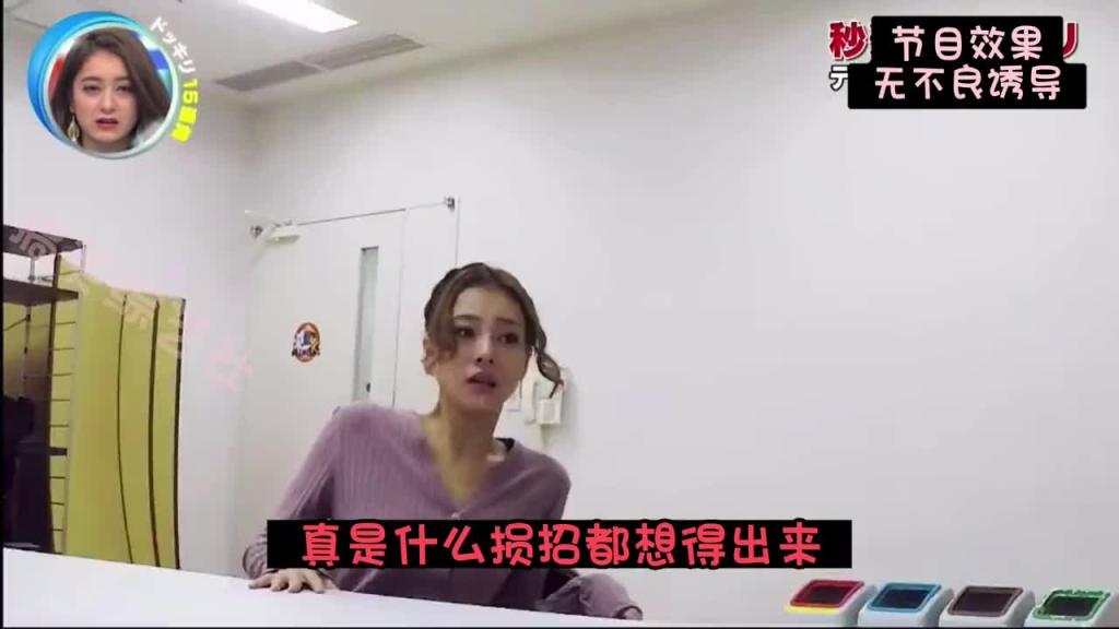 观看电视机 没成想电视机里面的人竟然飞出来!!! 预览截图 2