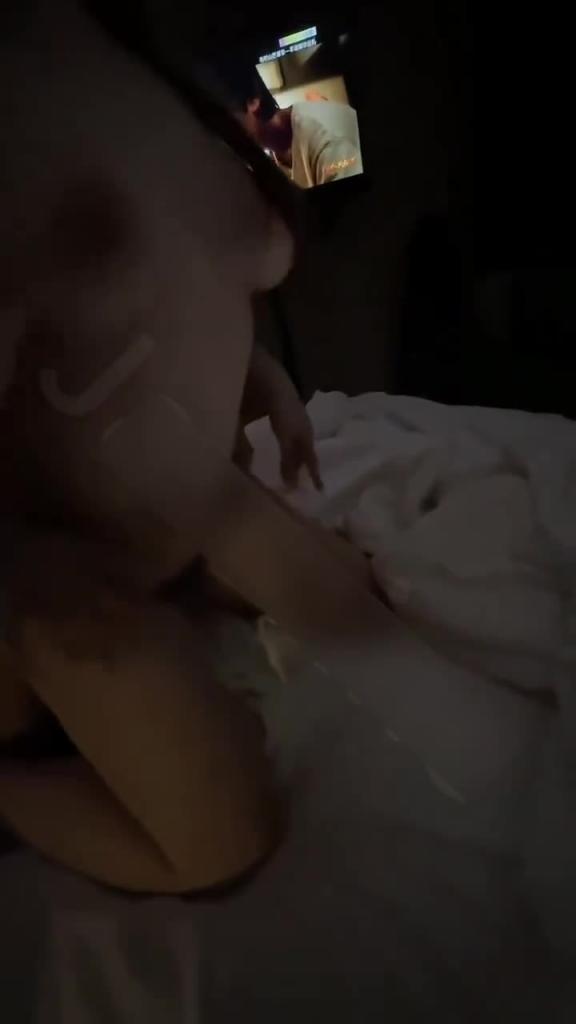 【我第一次见这种前所未有的嫩穴！】超可爱的萝莉，装成女s调教，被主人疯狂调教内射，还跟金主一起玩3p 预览截图 9