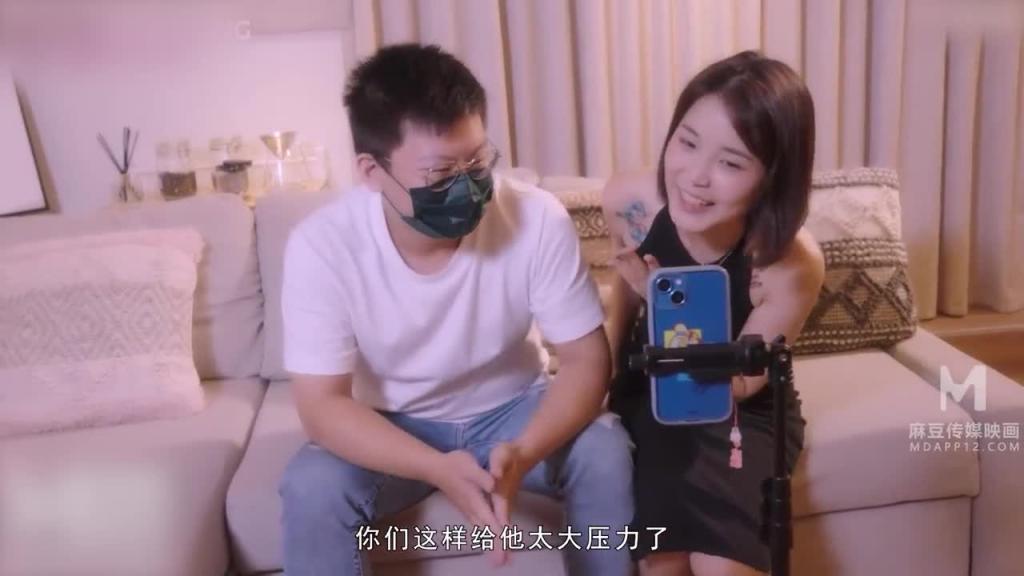麻豆导演系列 苏璇 线上直播 甜美女主播邀约大战男粉丝 预览截图 5