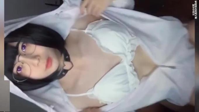 极品可爱小萌妹，掏出粗壮大肉棒狂撸射精 预览截图 1