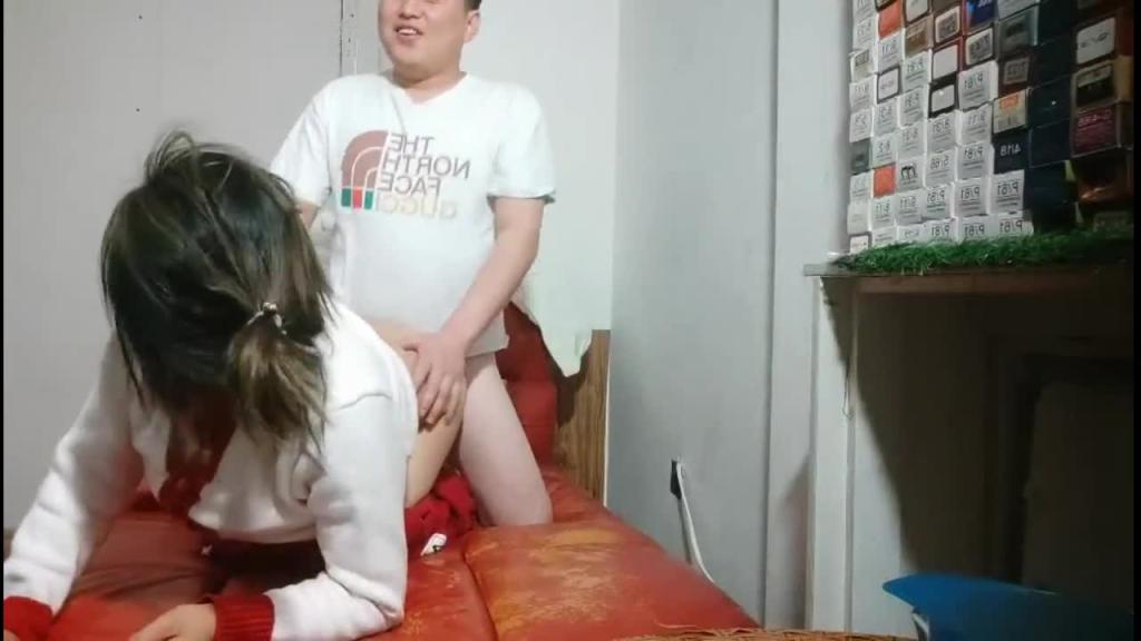 【大内密探探花】约良家少妇,一来就伸进内裤摸穴,拔下裤子就要操,按双腿爆插大屁股,后入爽翻天 预览截图 10