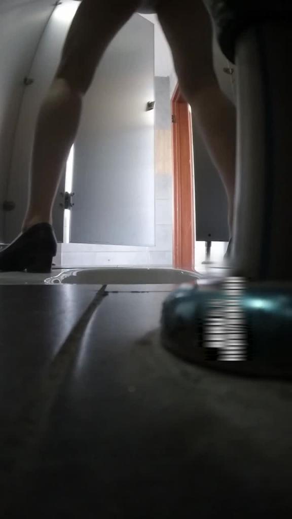 门事件 湖北省宜昌市公安局女局长上CS时竟惨遭TP❤️连尿尿模样都被看得一清二楚! 预览截图 2