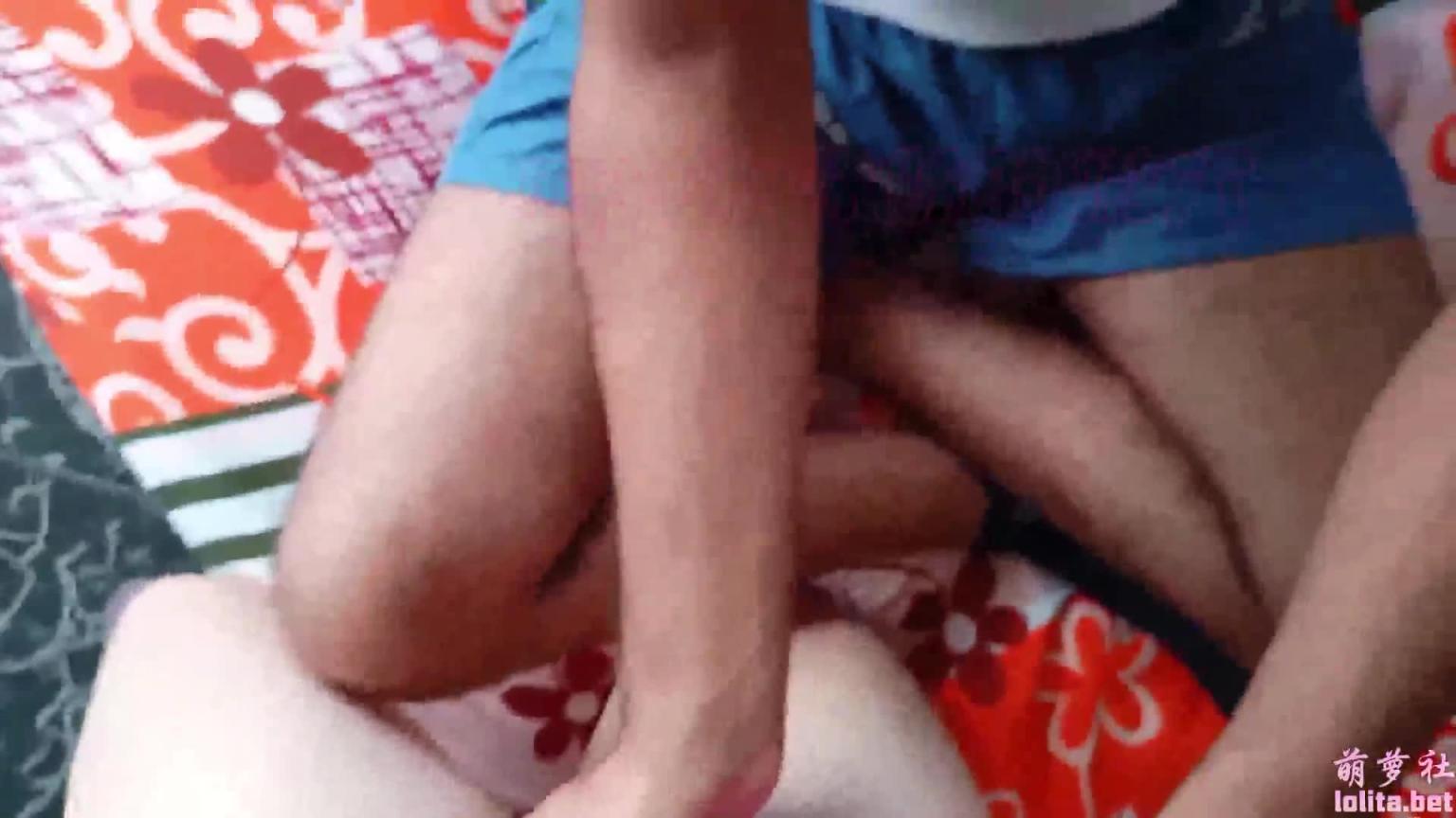 大早上房东还在睡觉女租客就上来交房租手法那么娴熟老租客了 预览截图 2