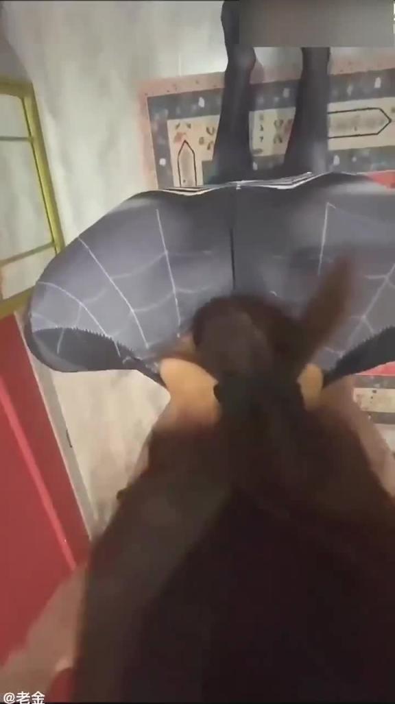 牛逼小哥和大嫂乱伦偷晴被侄子捉奸，当着小侄子面操嫂子③ 预览截图 9
