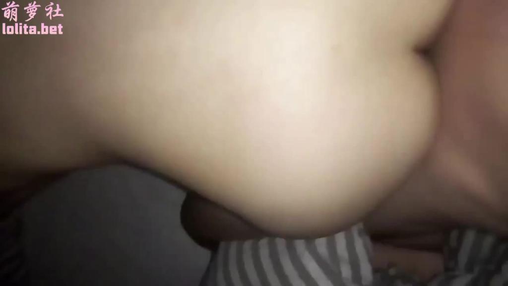 03年处女妹妹被哥哥用鸡巴塞嘴 预览截图 5